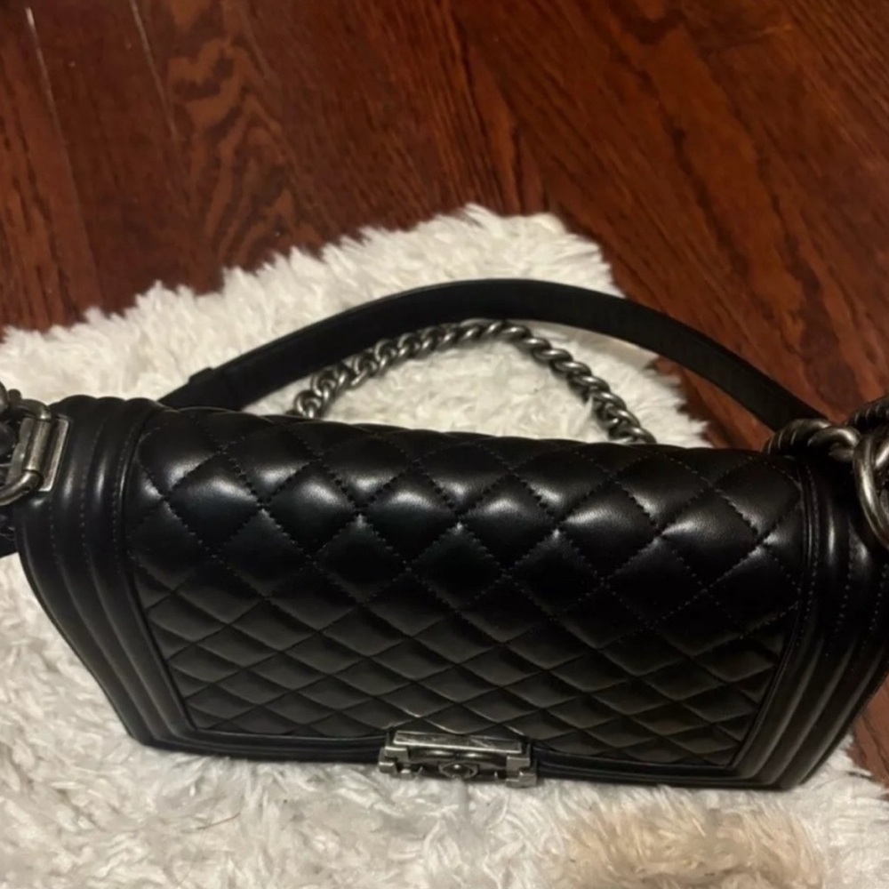 Chanel Medium boy Bag - Picture 3 of 16